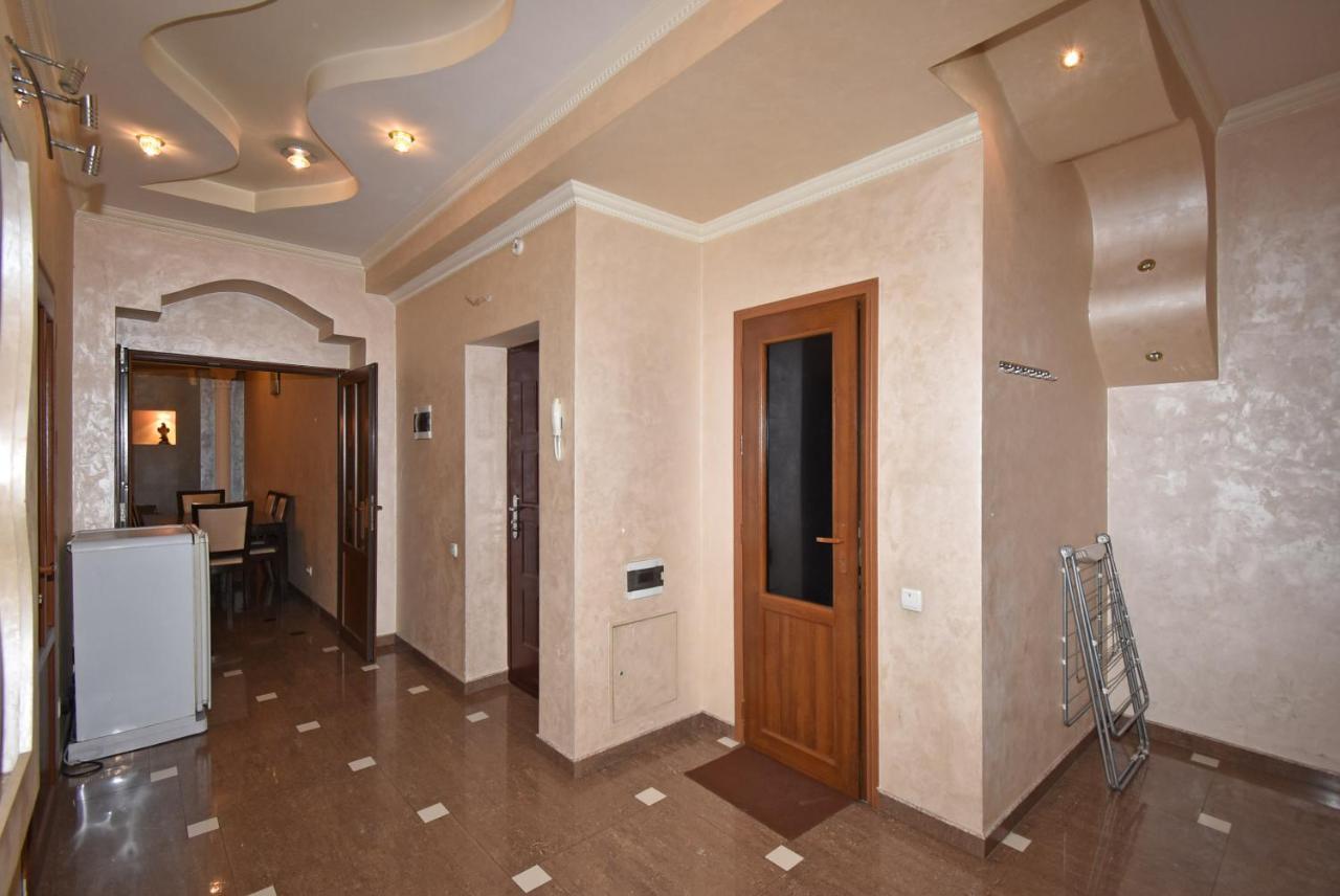 Armenak Apartment 5-Комнатная Jerevan Exteriör bild