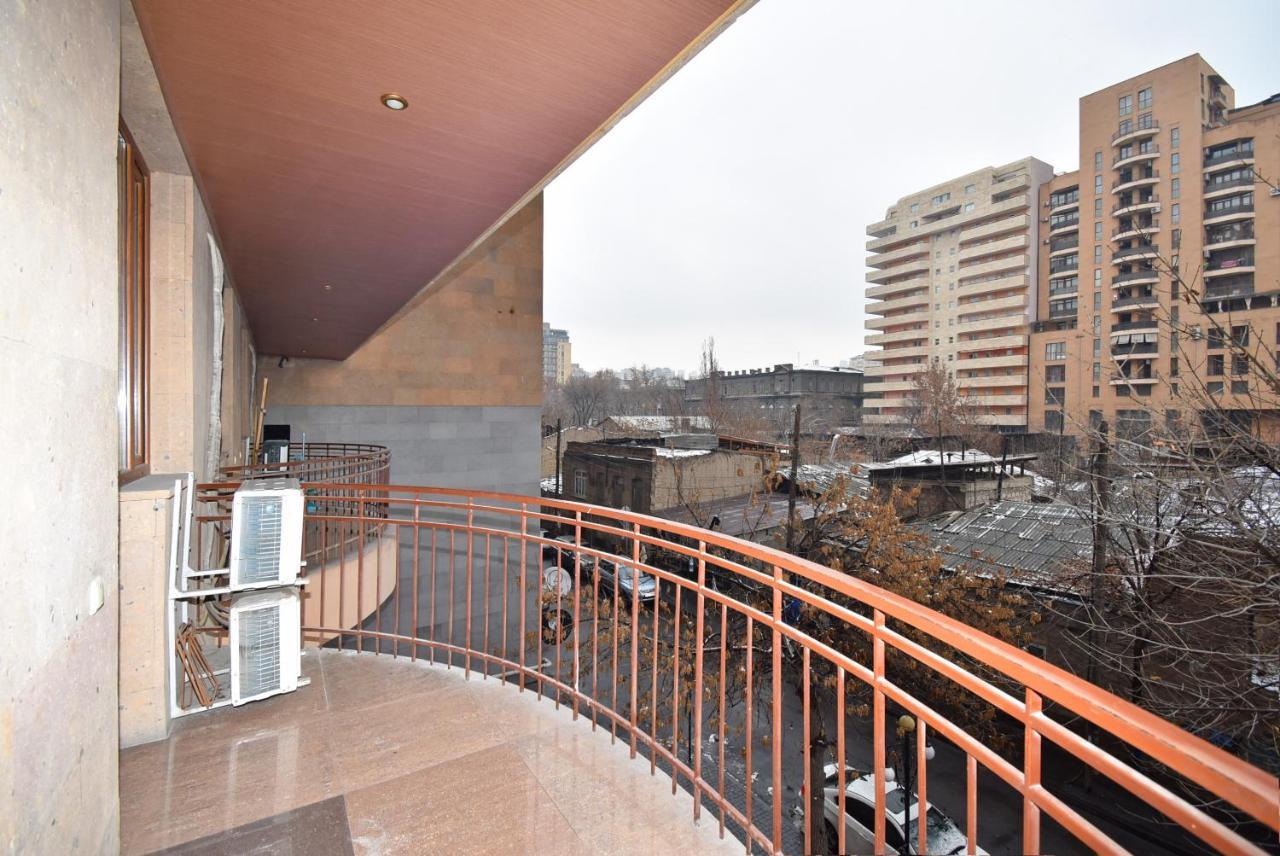 Armenak Apartment 5-Комнатная Jerevan Exteriör bild