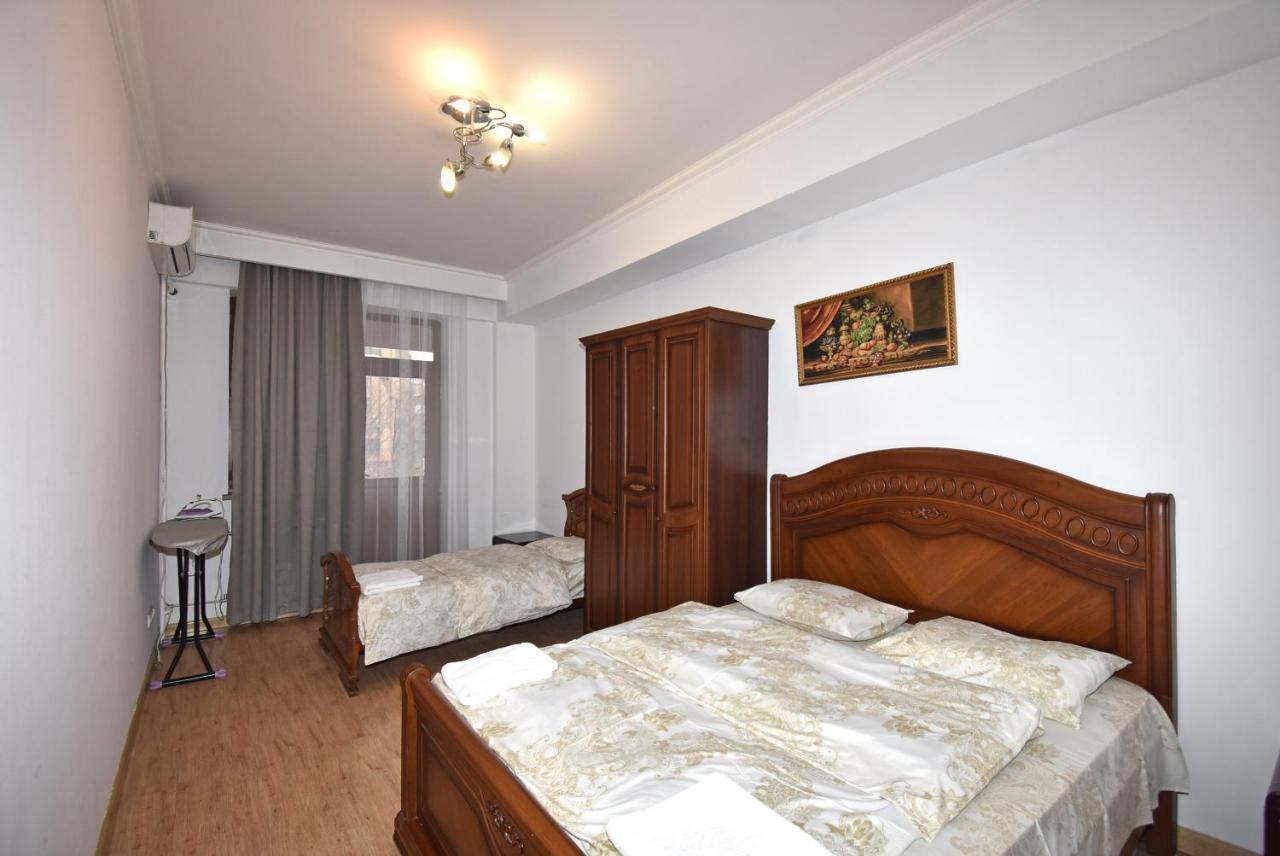 Armenak Apartment 5-Комнатная Jerevan Exteriör bild